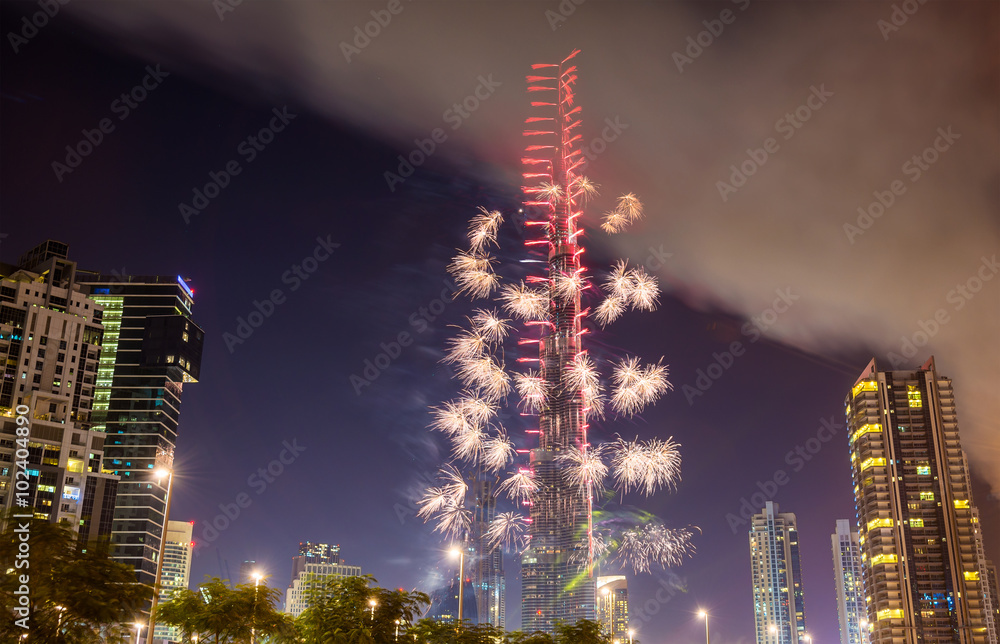 Fototapeta premium Fireworks from Burj Khalifa on New Year's Eve 2016, Dubai