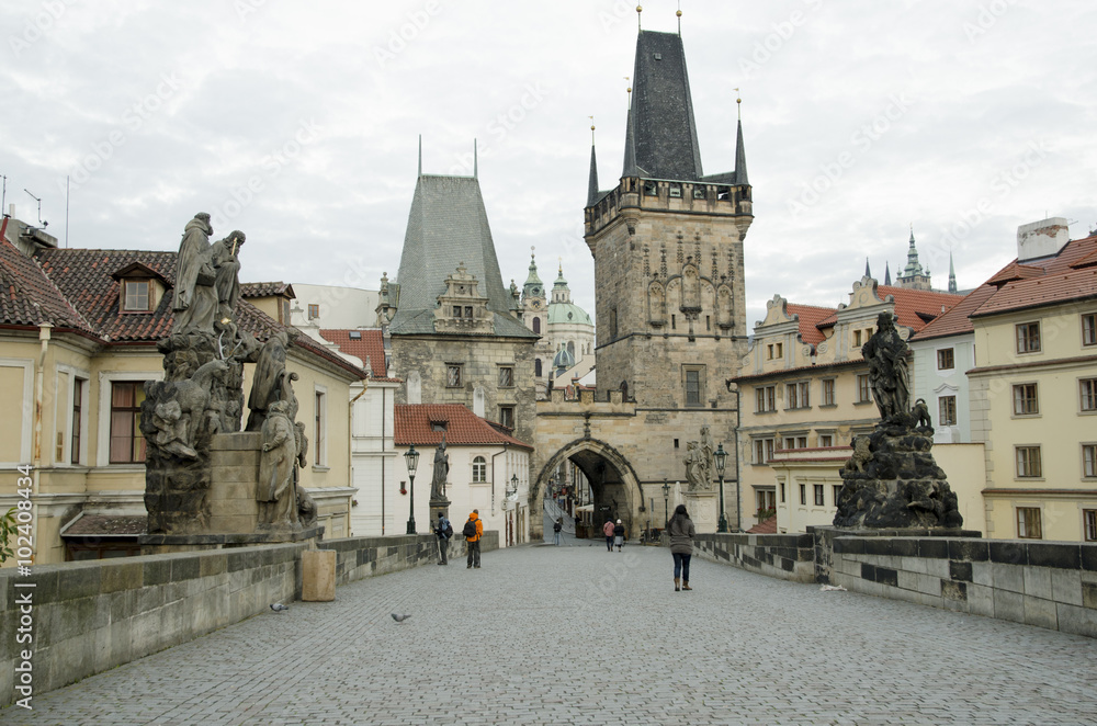 Fototapeta premium Malá Strana, Charles Bridge in early morning and overcast sky 