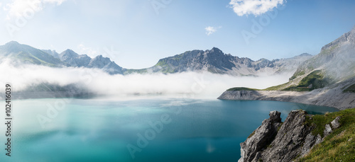 Obraz na plátne Summer Hiking Trip around a Lake in the Alps