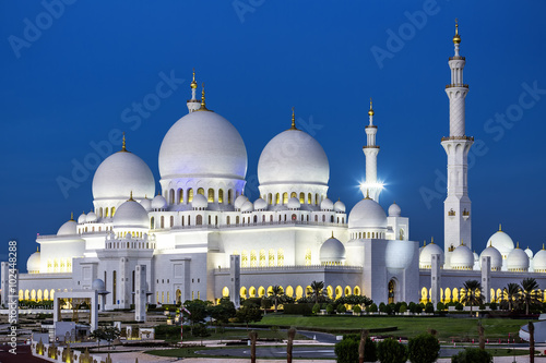 View of famous Abu Dhabi Sheikh Zayed Mosque by night