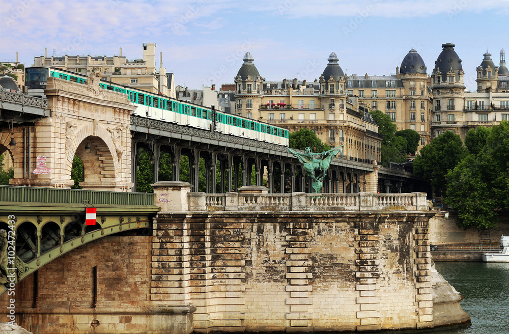 Naklejka premium Pont de Bir-Hakeim