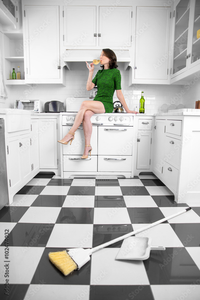 Stereotyip Housewife refuses housework quits and relaxes tired of the female ...