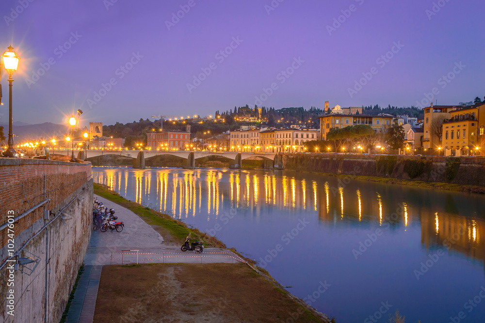 Obraz premium Florence, Tuscany (Italy) at night, a bridge over the river Arno