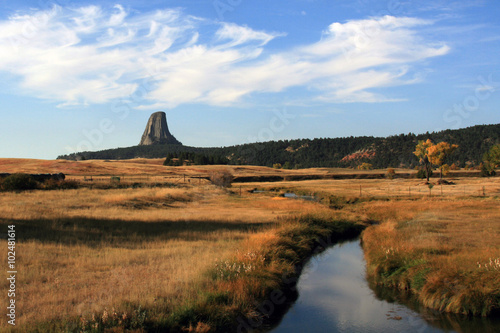 Fotografie Devils Tower National Monument near Sundance and Hulett Wyoming in the Bear Lodg