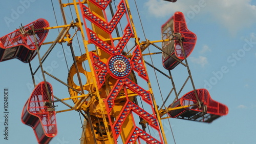 4K Zipper Carnival Ride Spinning 1
