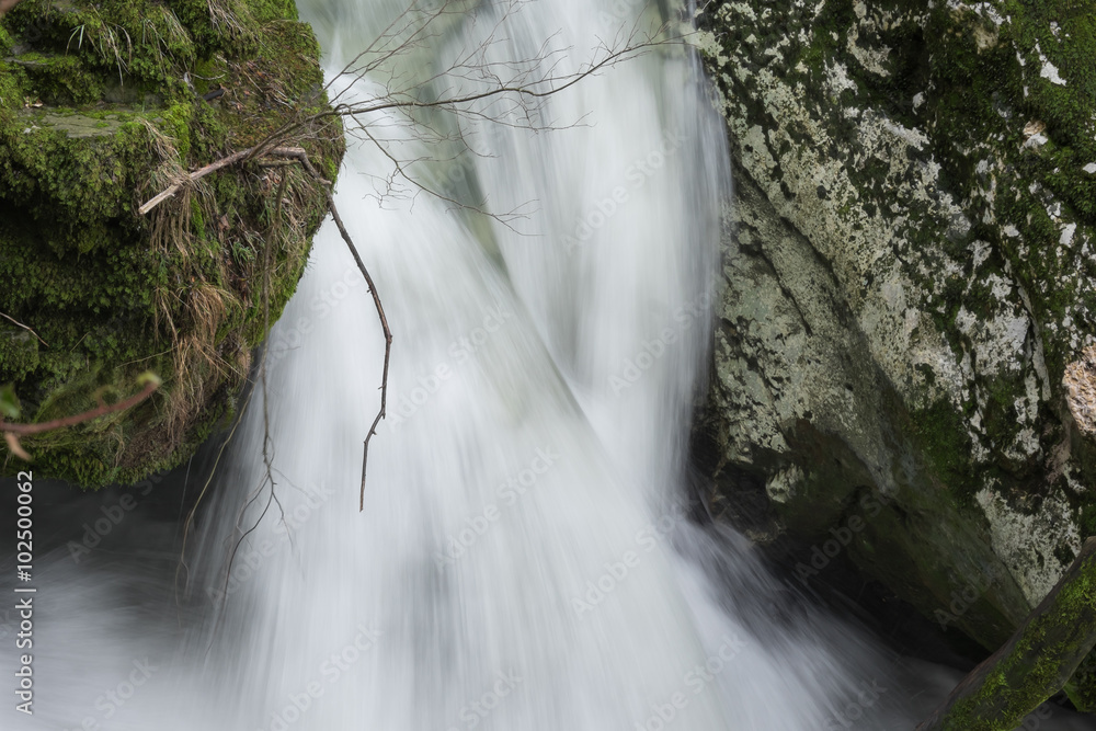 Kleiner Wasserfall