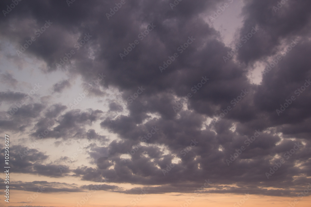 Obraz premium Sunny sky background in vintage retro style with sun flare