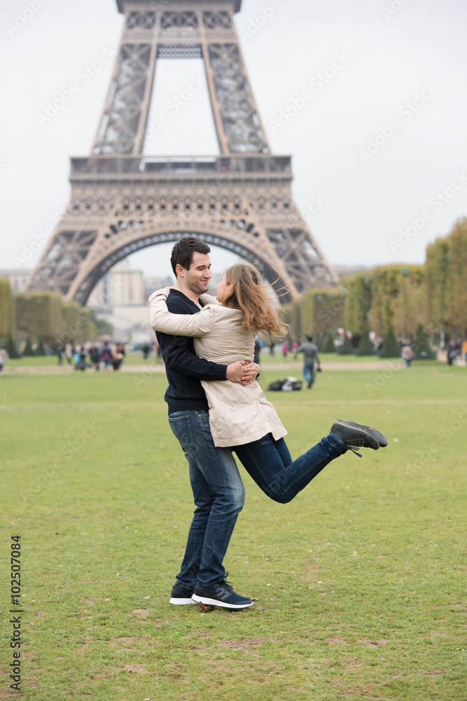 Fototapeta premium young couple in Paris