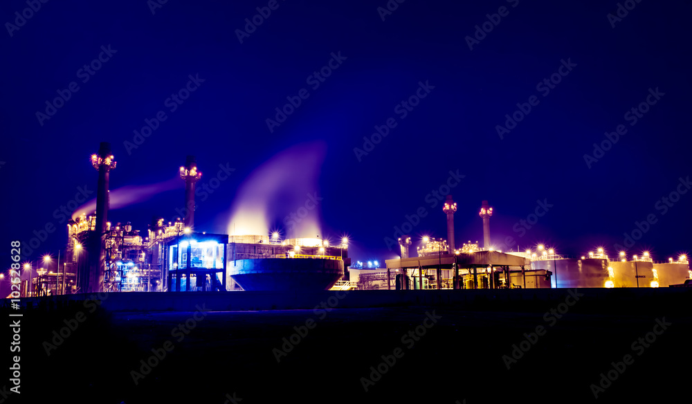Obraz premium Oil Refinery Working At Night, at Thailand