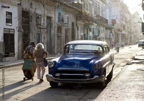 Early morning in the streets of Havana © akturer
