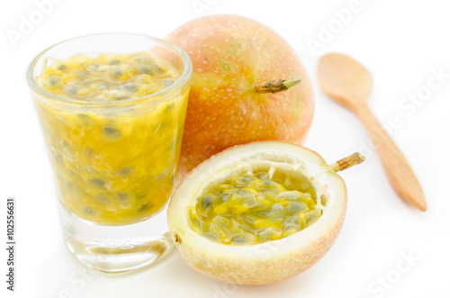 Fresh passion fruit juice with passion fruits.
