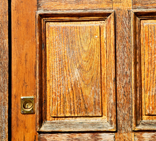  traditional   door    in italy   ancian wood and traditional  t photo