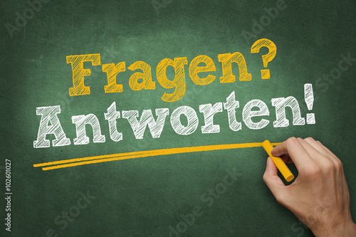 Fragen und Antworten - Text auf Tafel