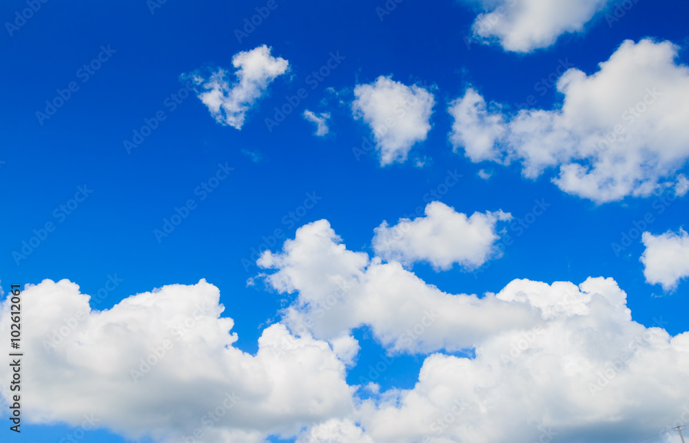 Obraz premium Blue sky with tiny clouds