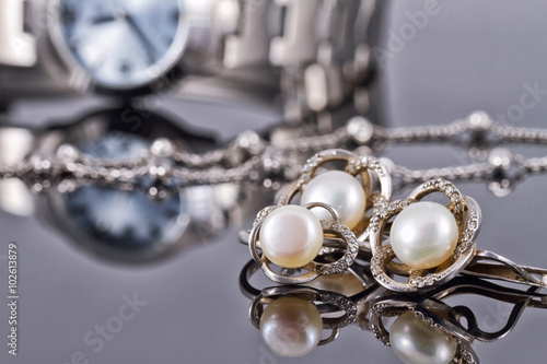 Set of silver jewelry with pearls and women's watches