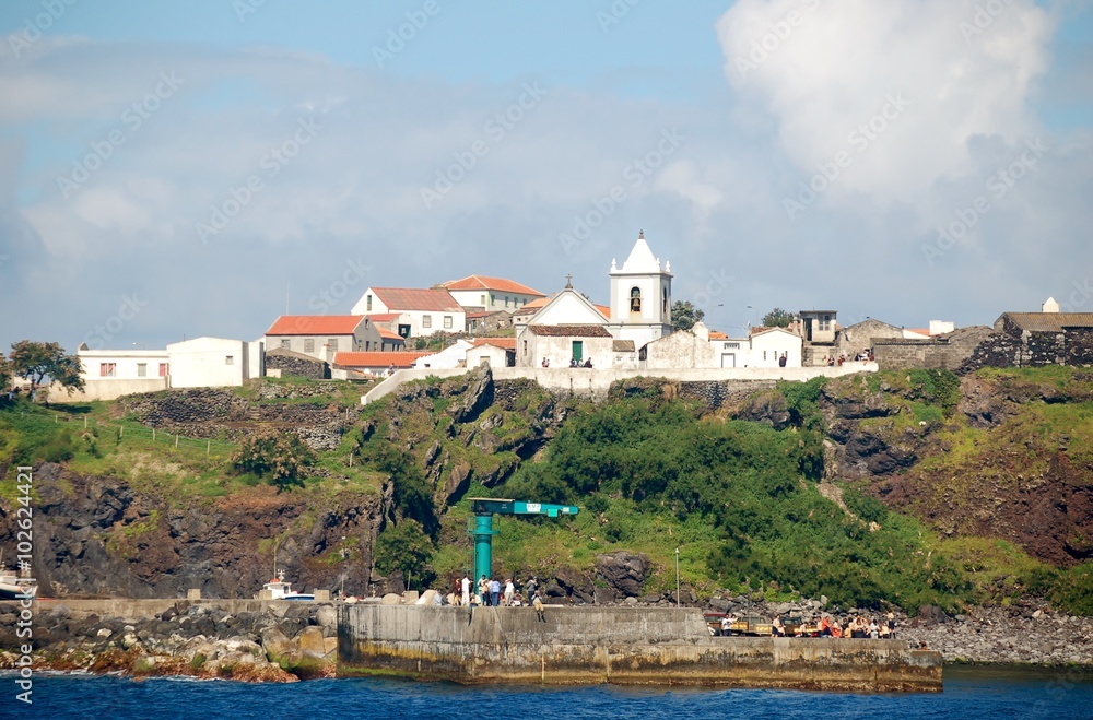  Vila do Corvo vista do mar.