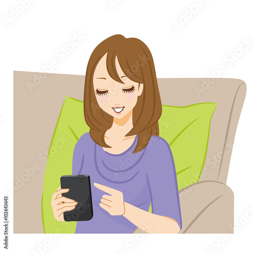 スマホを操作する女性