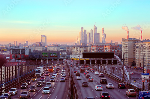 Москва. Вид на Москва-Сити с моста на закате.