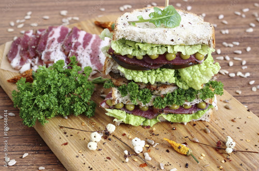 Energy-boosting sandwich Energy-boosting sandwich