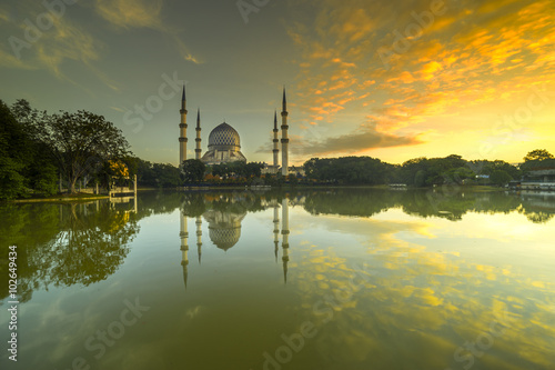 The Beautiful Sultan Salahuddin Abdul Aziz Shah Mosque (also known as the Blue Mosque) with nature sunrise lighting and reflection.. © mawardibahar