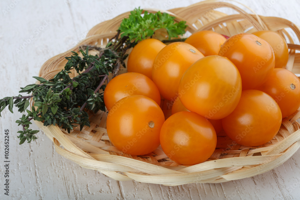 Yellow cherry tomato Yellow cherry tomato
