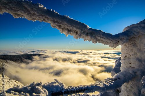 Zima krajobraz górski chmury