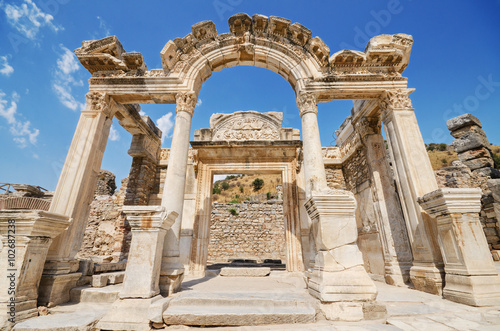 Valokuva Wonderful Hadrian Temple. In the ancient city of Ephesus, Turkey.