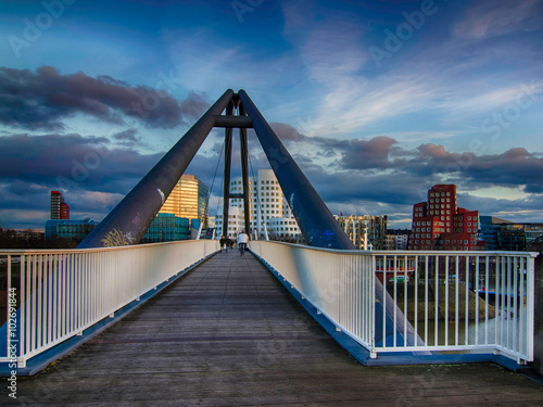 Fußgängerbrücke, Düsseldorf, Medienhafen