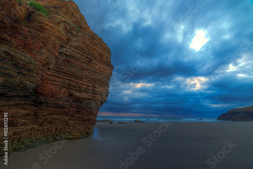 Cae la noche en Las Catedrales photo