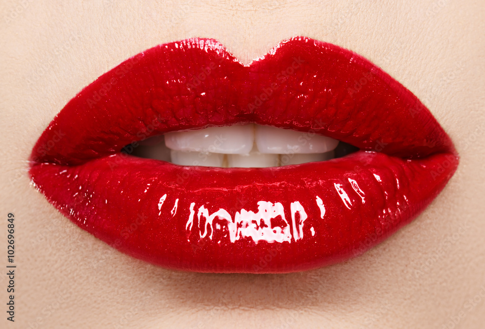 Obraz premium Namiętne czerwone usta, fotografia makro. Mała głębia ostrości