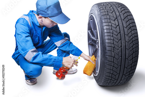 Male mechanic clear up a wheel photo