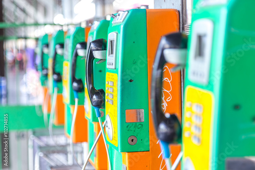 Konstfotografi pay public phone in train station