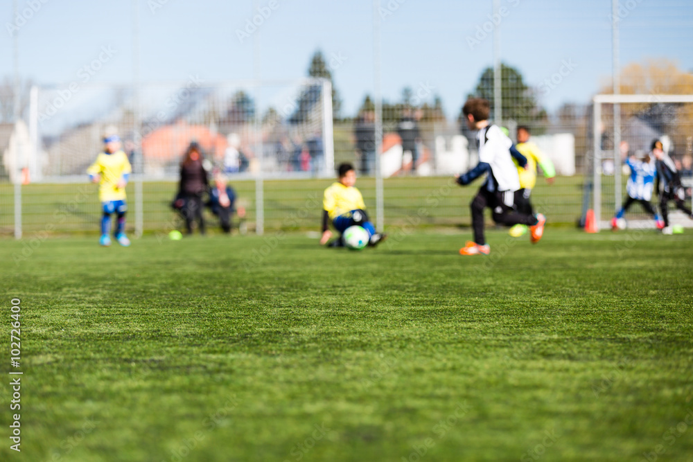 Obraz premium Blurred Kids Playing Soccer