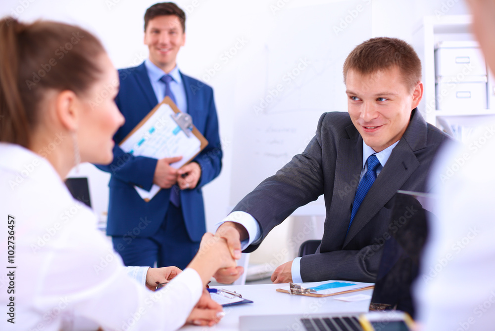 Obraz premium Business people shaking hands, finishing up a meeting, in office