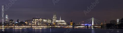 Skyline von Köln bei Nacht 