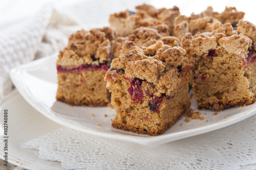 cake with fruit and crumble 