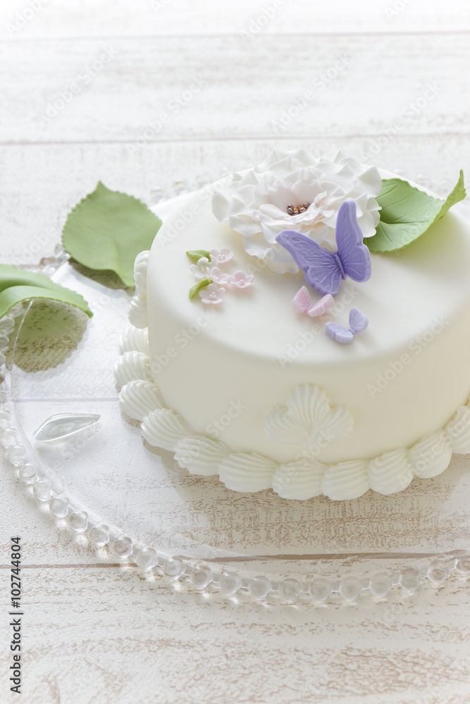 蝶々と花のケーキ デコレーションケーキ 春のケーキ クリーム ケーキ作り Stock Photo Adobe Stock