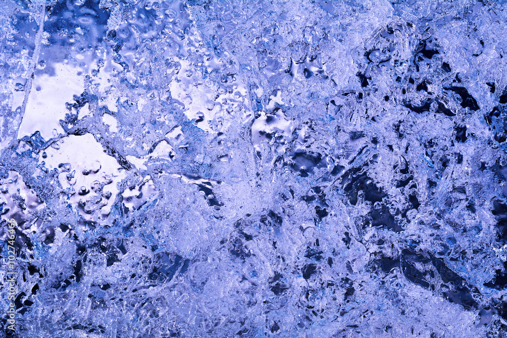 Fototapeta premium Синий лед кристально ледяной поверхности. Макро крупным планом кристаллов льда. 