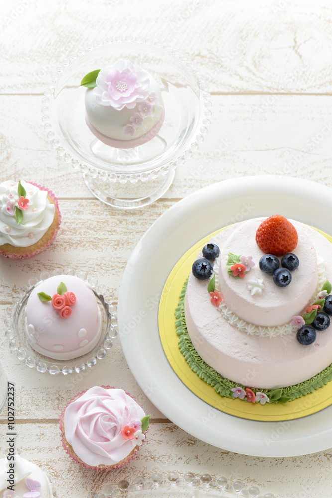 ケーキのイメージ 蝶々と花のケーキ デコレーションケーキ 春のケーキ クリーム ケーキ作り Stock Photo Adobe Stock