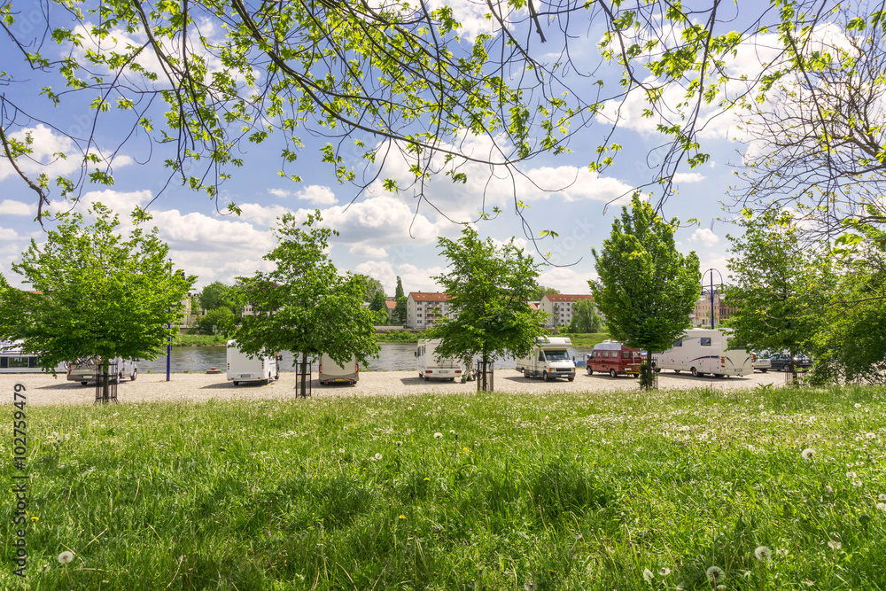 Obraz premium Campingplatz in Magdeburg an der Elbe