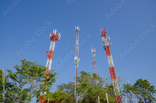 Antenna and cellular tower