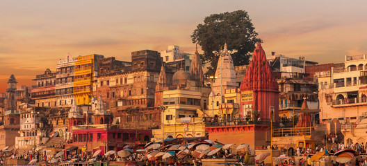 Wandcirkels India Zonsondergang boven heilige stad Varanasi  © hakat