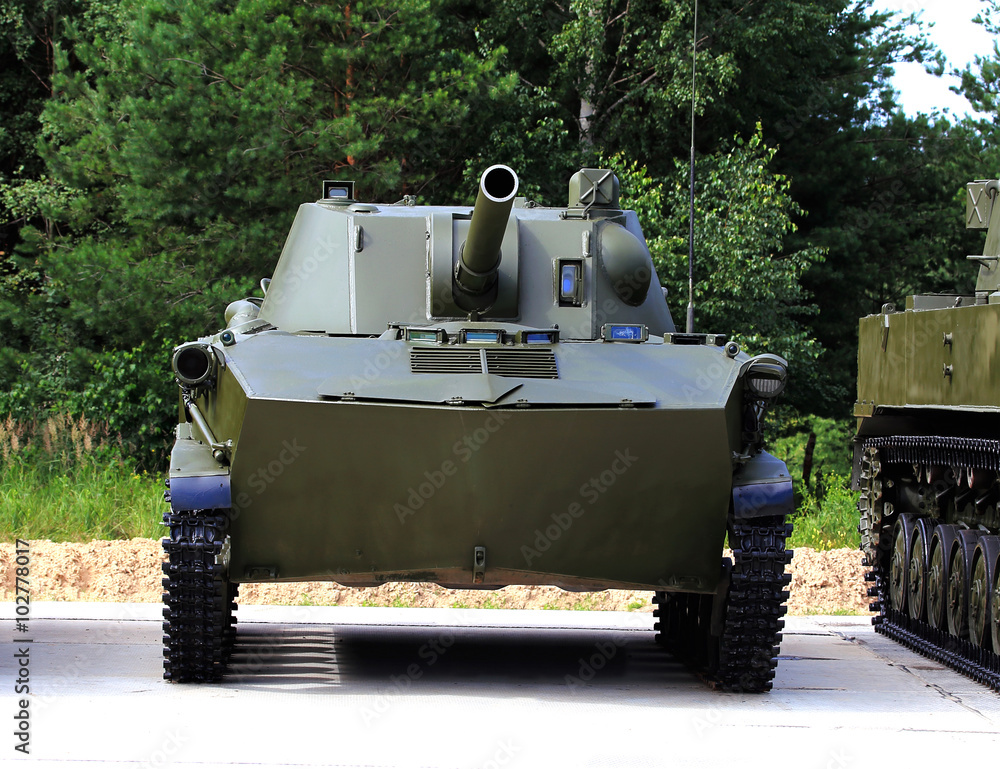 Fototapeta premium 120 mm airborne self-propelled gun
