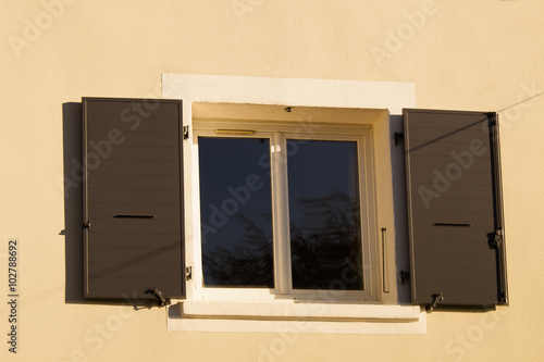 fenêtre PVC et volets aluminium photo