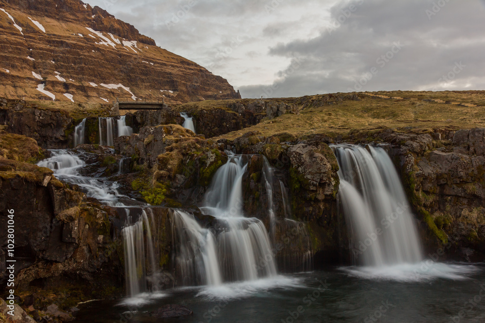 Obraz premium Waterfall near Kirjufell - Iceland, West Coast, around 2 a.m.