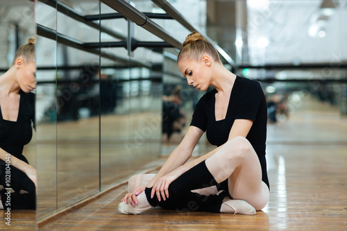 Injured ballerina in pointes photo