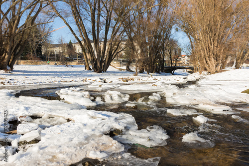 Winterlandschaft am Fluss photo