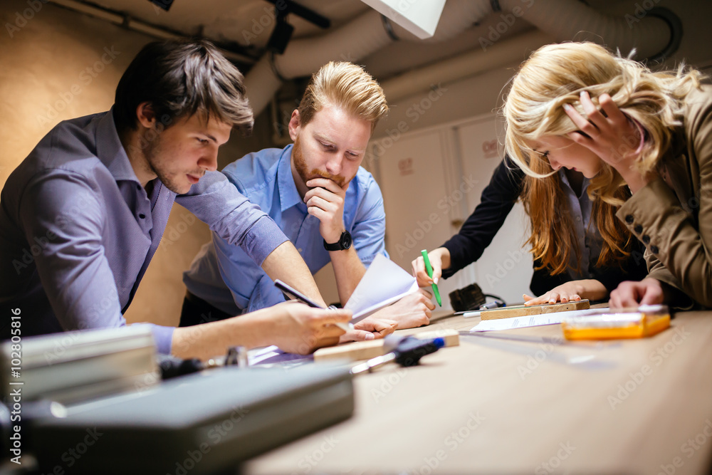 Obraz premium Team working on project together