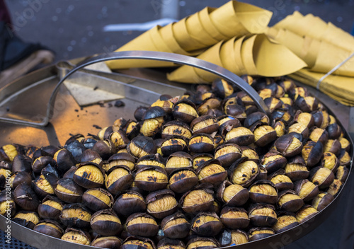 gold nuggets on the grill / roasted chestnuts in Rome