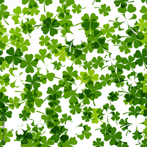 Seamless pattern with clover leaves